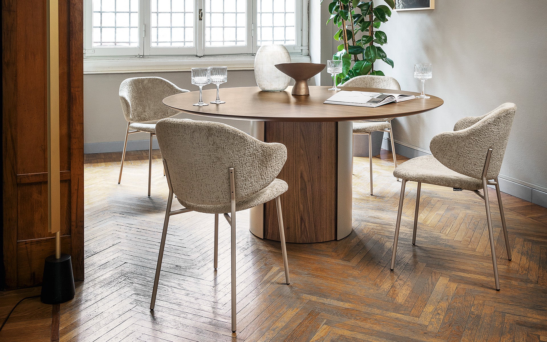 Calligaris Holly CS2037 dining armchair, room setting