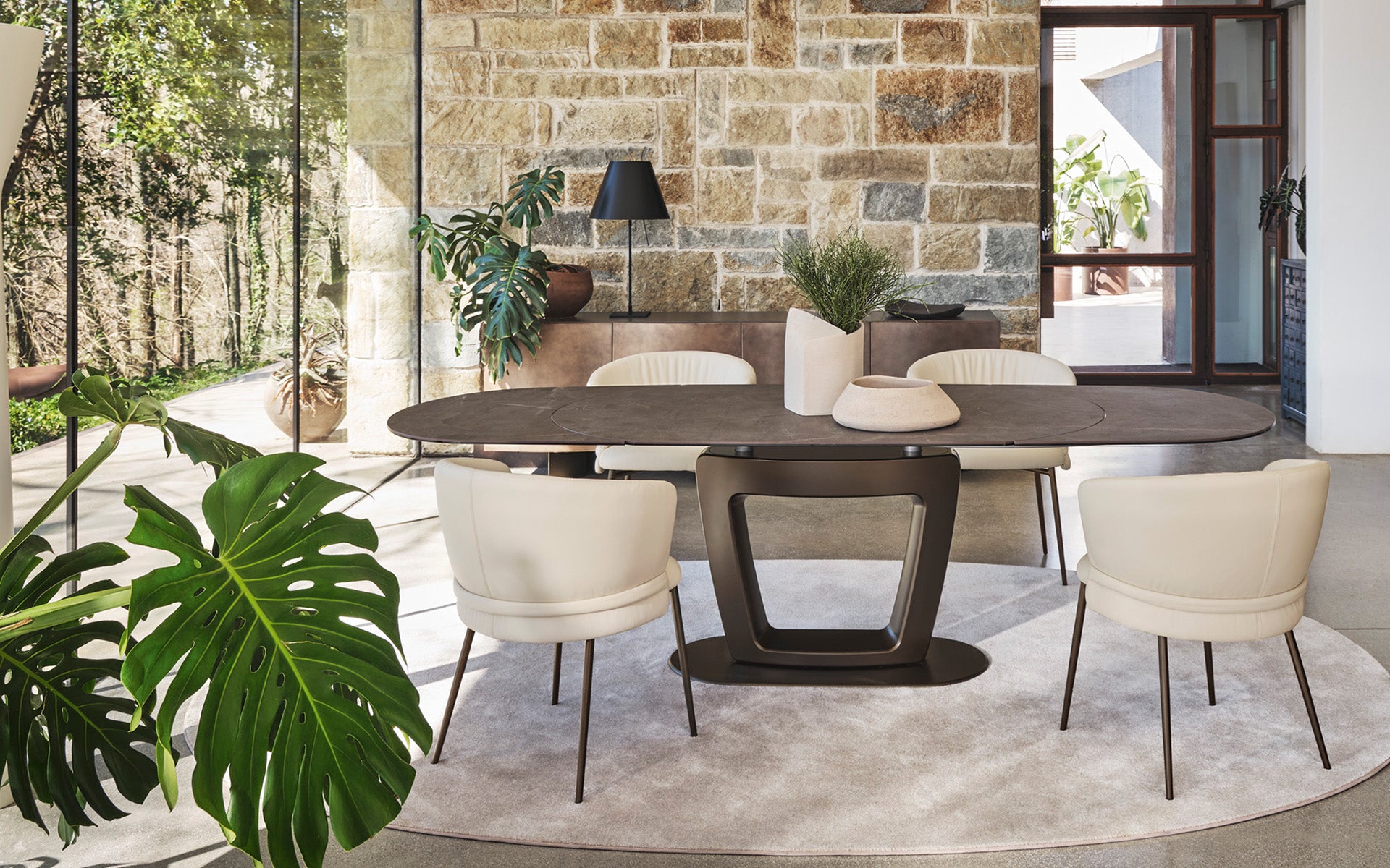 Calligaris Orbital CS4145-S 165 extendable dining table, room setting