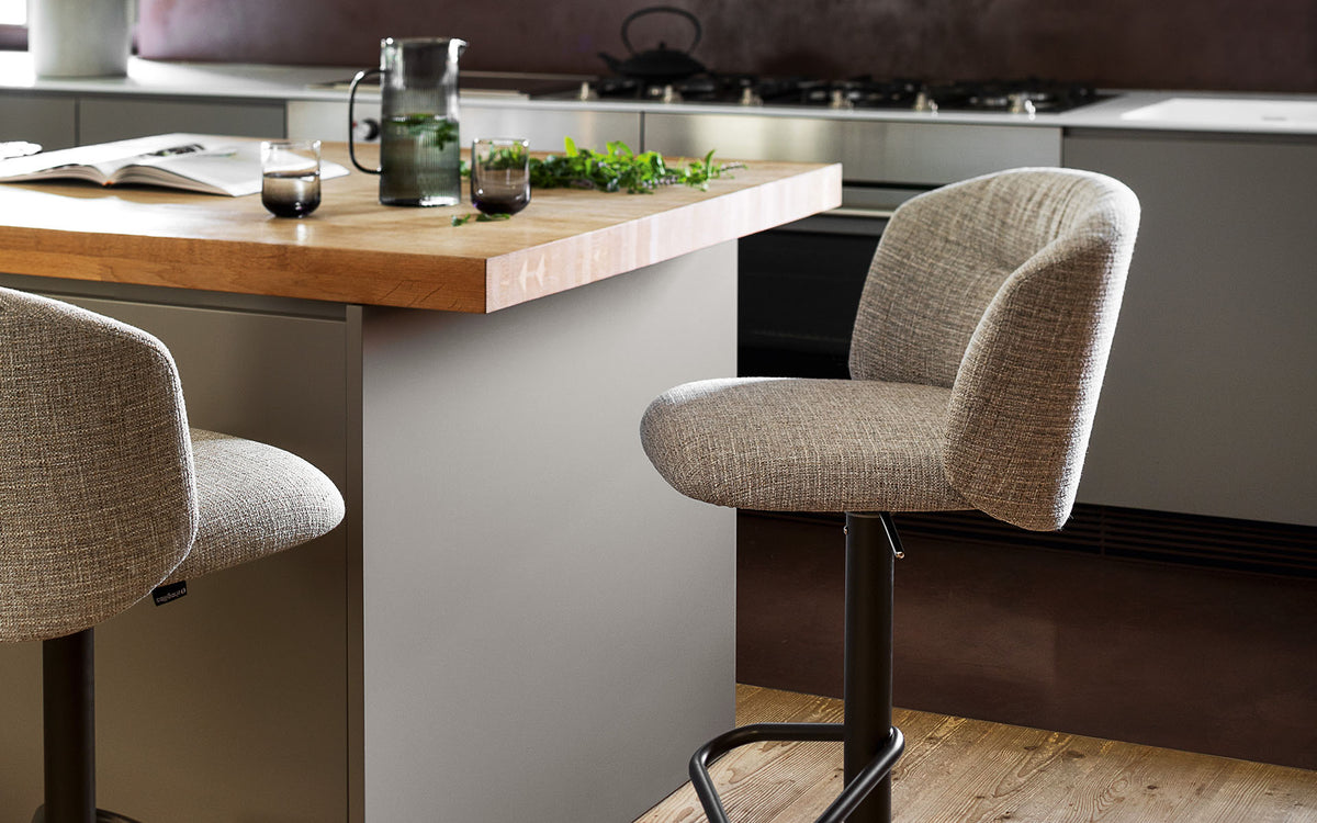 Calligaris Sweel CS2229 swivel bar stool, room setting