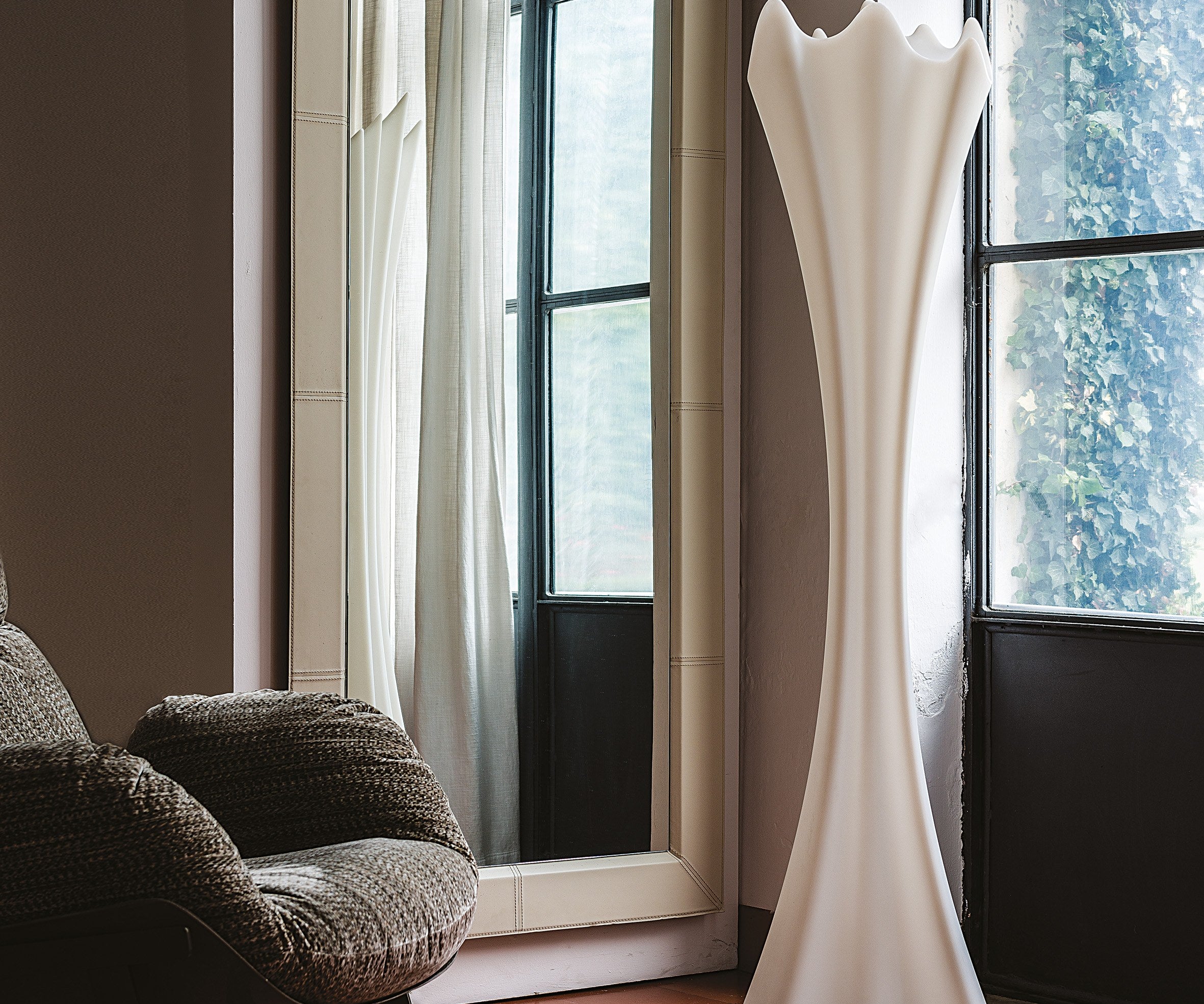 Cattelan Italia Photo mirror in a room setting