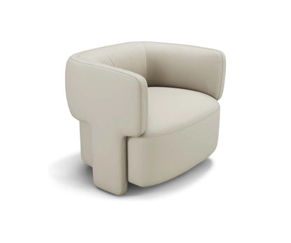 Sibilla i980 armchair by Incanto in light leather, three-quarter view