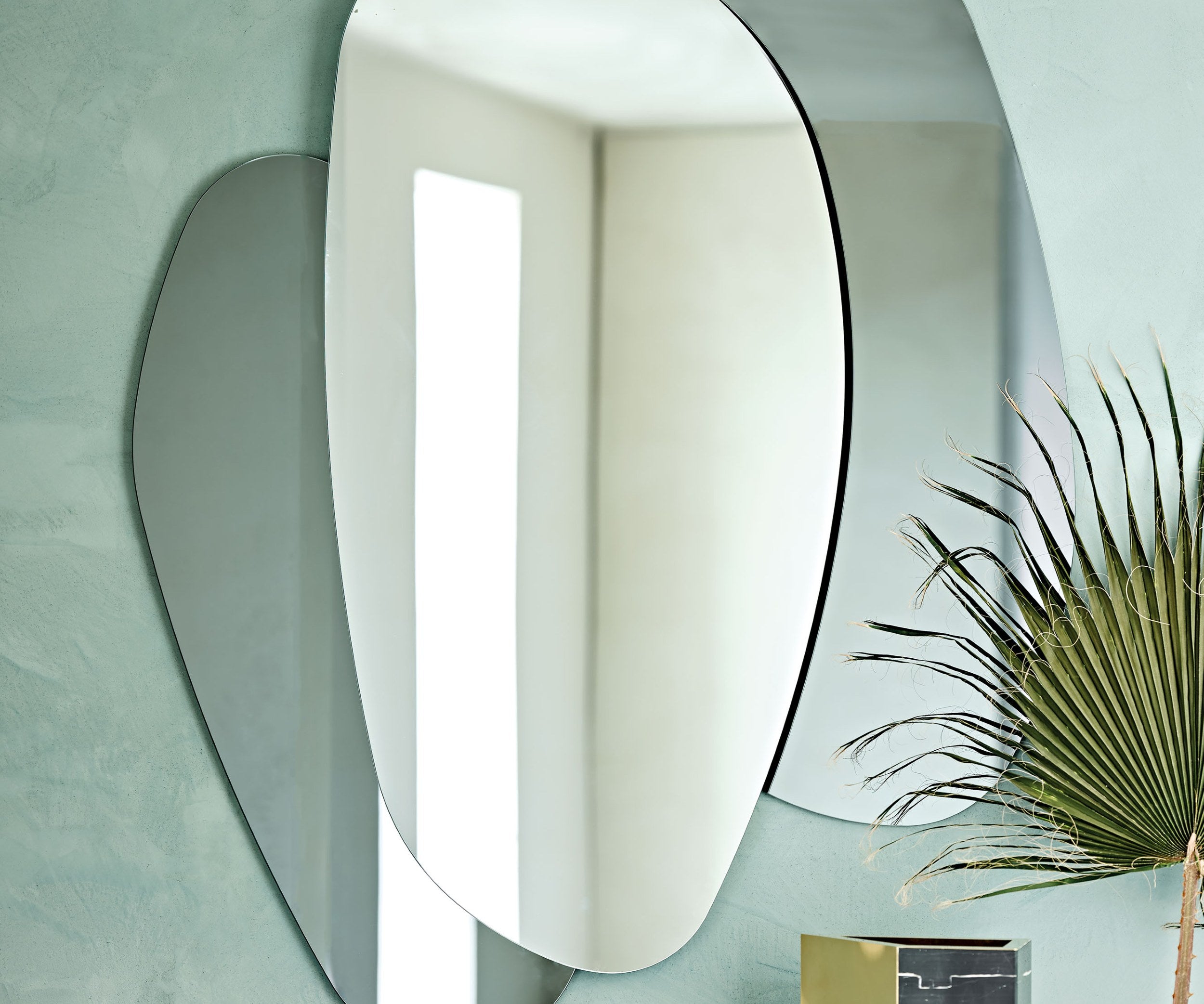 Cattelan Italia Ulisse mirror in a room setting