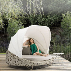 CURL DOUBLE DAYBED WITH CANOPY